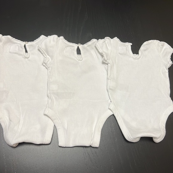 Baby gap cluny bodysuit 3pcs 0-3months - Picture 3 of 6